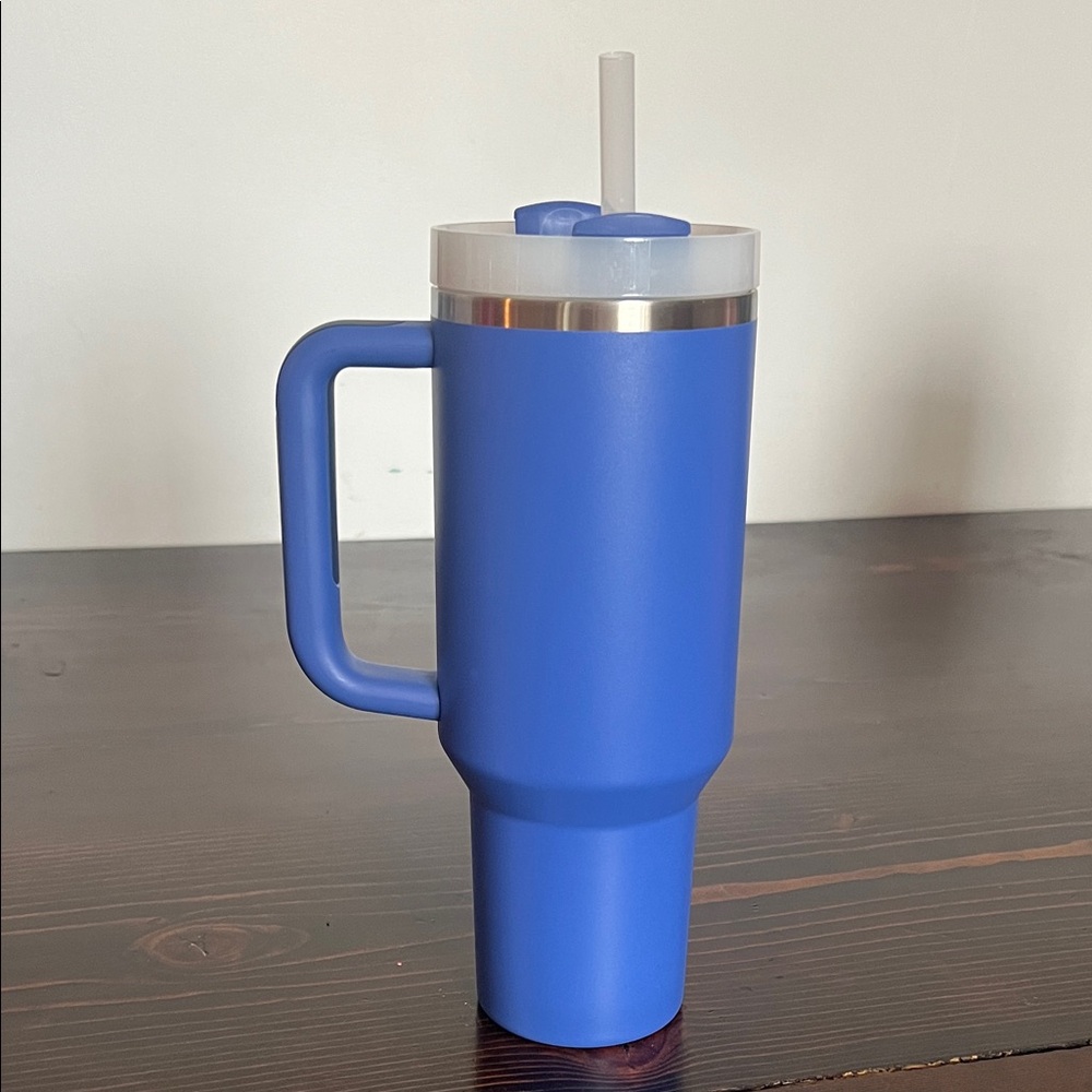 Stanley 40oz in color Iris - Picture 3 of 5